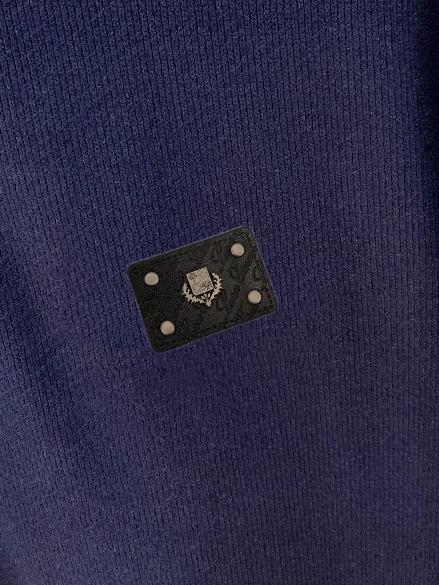 , LP 2051 autumn and winter New Arrival men's casual round neck sweatshirt, the final channel product has appeared! ! Simultaneous sales at the counter! It is no exaggeration to say that LP items have always been one of the must-have items for successful business people! The brand's high-end style and powerful aura are not something that everyone can easily overcome. The fabric is customized with 24% cotton + 69% polyester + 7% spandex, the stitching is neat, and the upper body is fashionable and stylish. Size:M-3XL